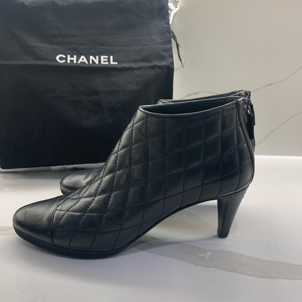 Chanel booties size 40 color black with silver cc new soles - Picture 8 of 13